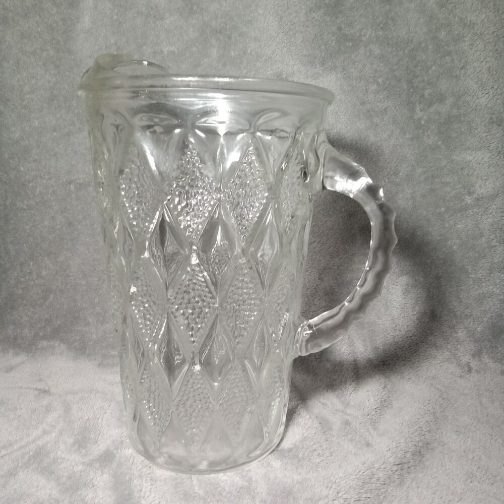 glass pitcher‎ with handle